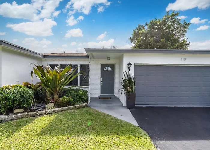 3Br 2Ba Heated Pool Home Pool Table Great Location